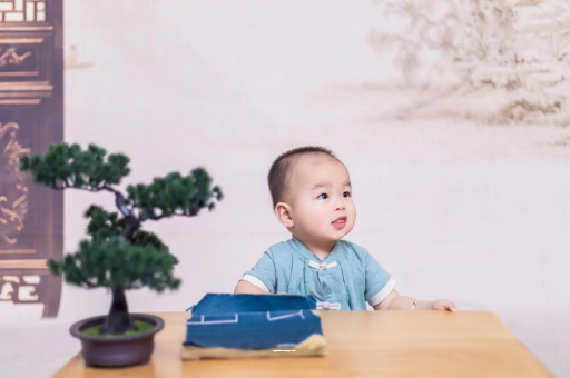 蓬莱怀孕肚子中间凹两边凸